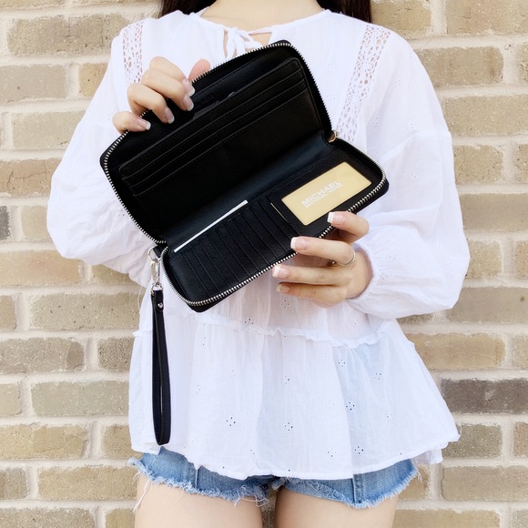 ‼️SALE‼️NWT Michael kors large tote Wallet Bundle - Picture 5 of 8